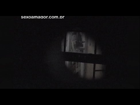 ❤️ 블론디는 중공 벽돌 뒤에 숨겨진 이웃 뱃사공에 의해 비밀리에 비디오에 녹화됩니다. ❤️❌ 창녀 우리 ko.xxxshake.ru ️❤